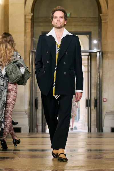 Look 13